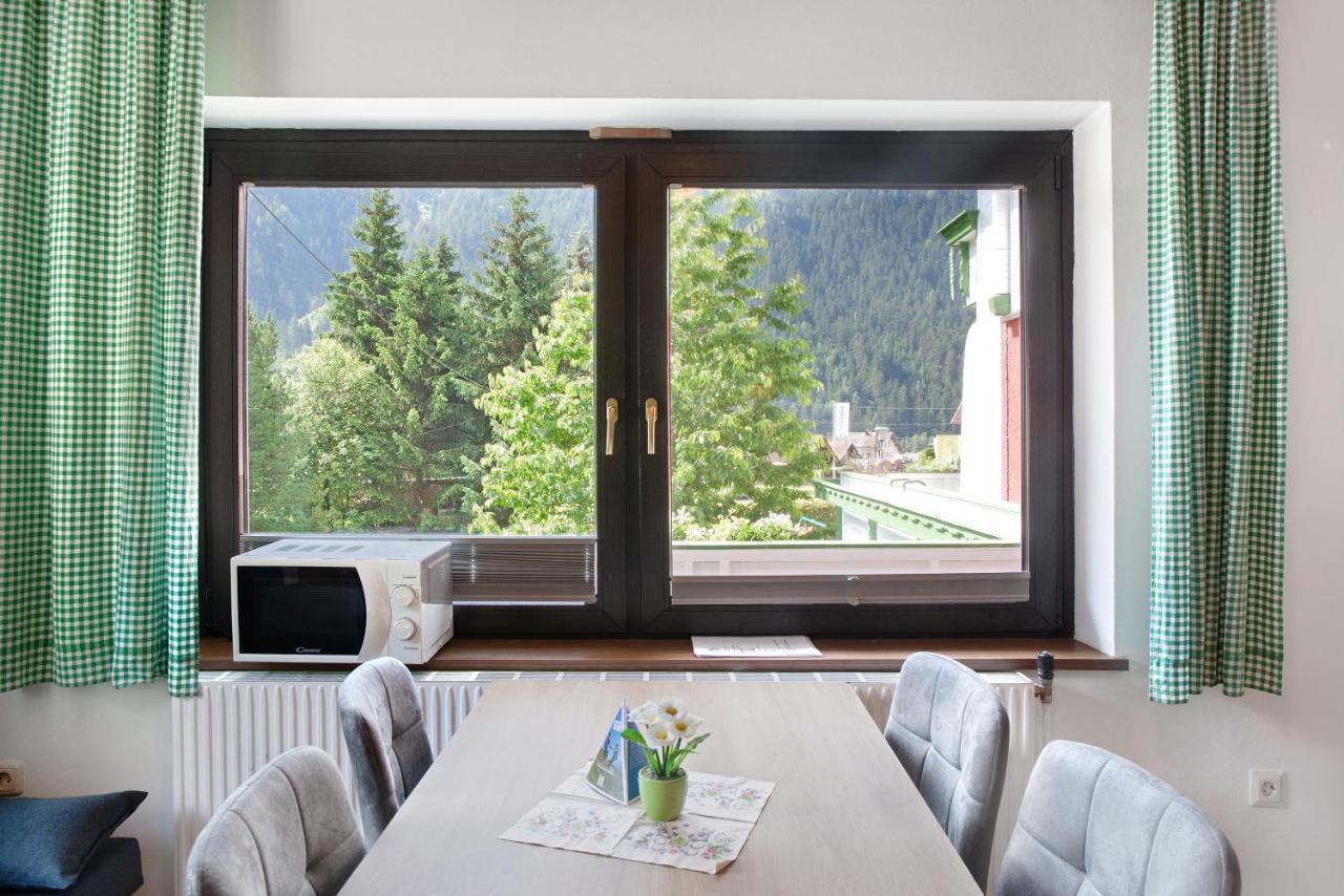 Flying Hirsch Aparthotel Stall Bagian luar foto